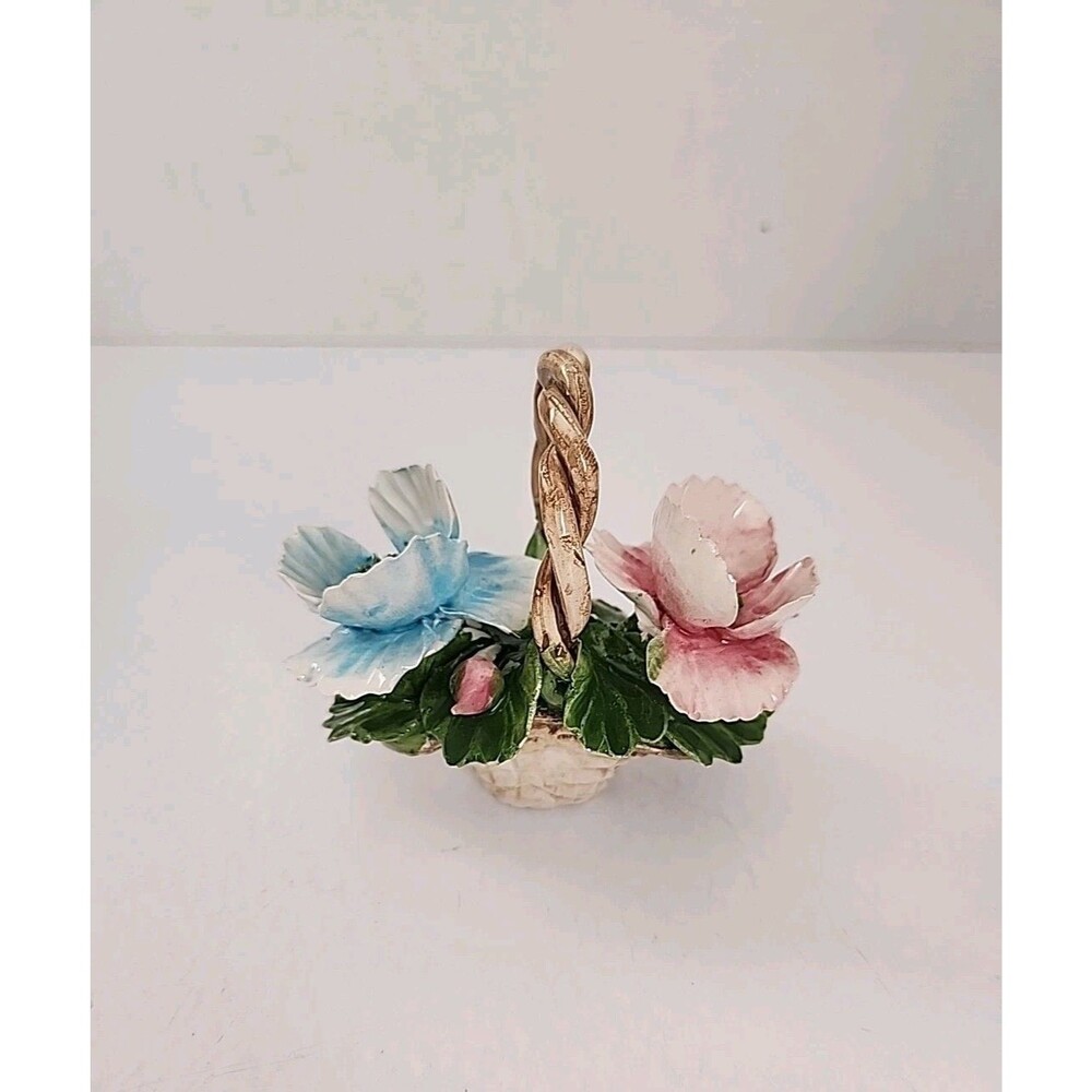 Nuovo Capodimonte Flowers in a basket Vintage FLLI Savastano.NA Made in Italy